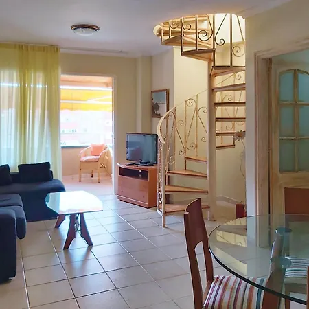 Live Terraza Y Piscina Адехе